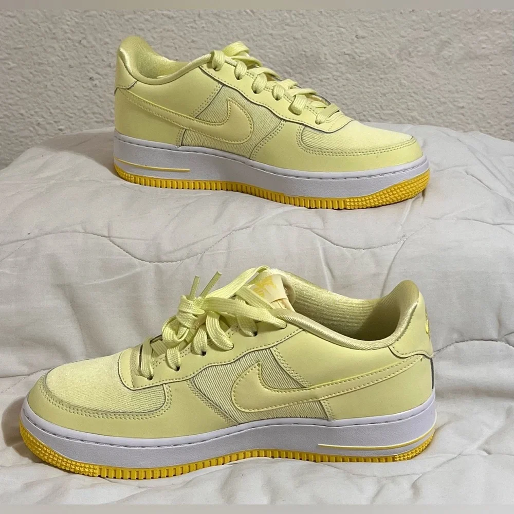 EUC Nike Air Force 1 LV8 GS Citron Tint Yellow Boy shoes size 6 (6 Big Kid)